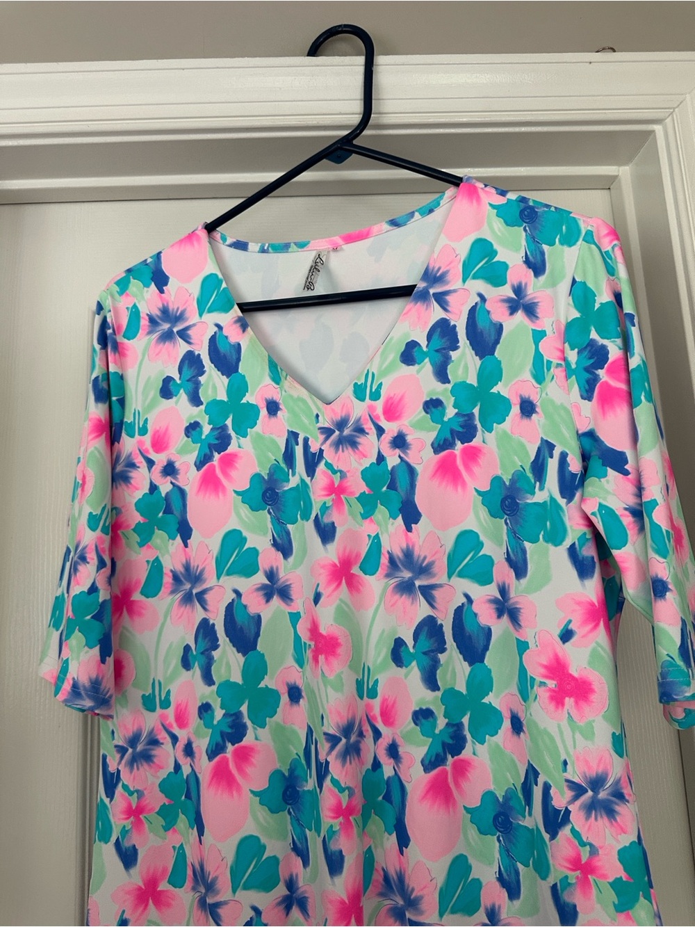 Lulu b v neck dress - Picture 2 of 6